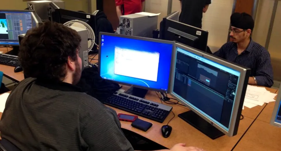 Una studentessa della Sisler High School lavora a una postazione informatica con più schermi.