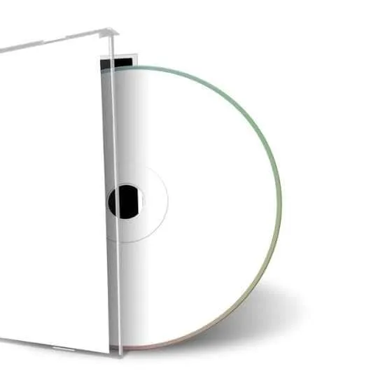 Disco compacto blanco saliendo de su caja transparente sobre un fondo blanco