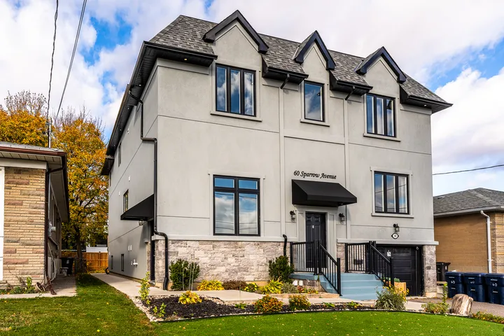 Haus einer Gastfamilie in Toronto mit Vorgarten