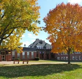 Schulgebäude der Thornton Academy