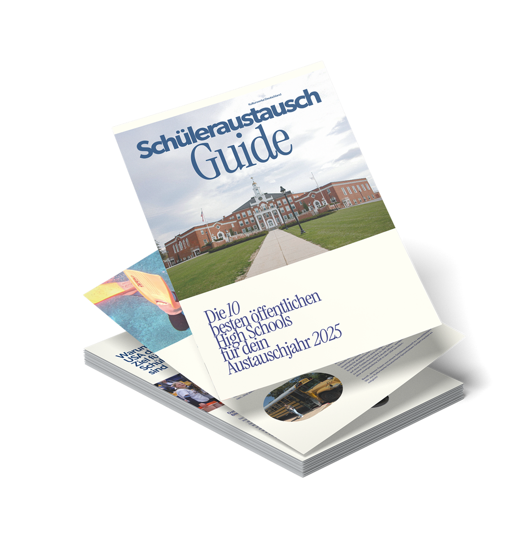 Aufgeschlagener Schüleraustausch-Guide mit dem Report zu den 10 beliebtesten High Schools in den USA