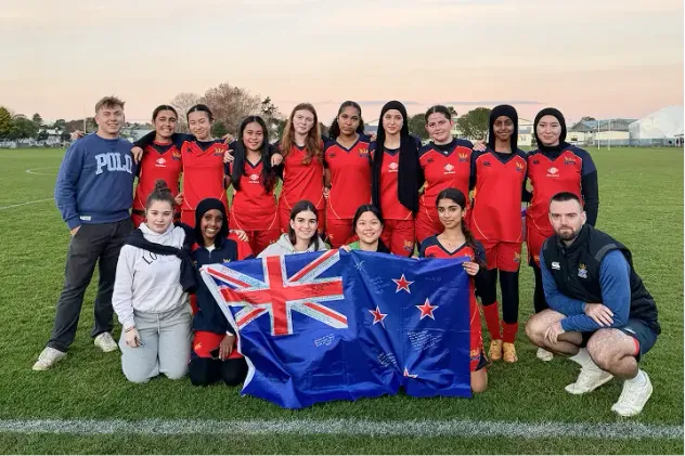 Gruppenbild Neuseeland Fußballfeld