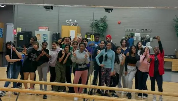 Gruppenfoto von einem Tanzkurs der Schule
