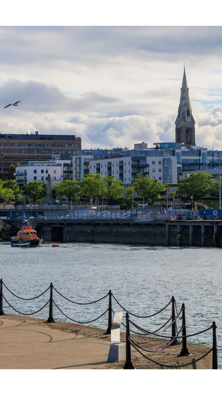 Dún Laoghaire Harbour & Village: full day
