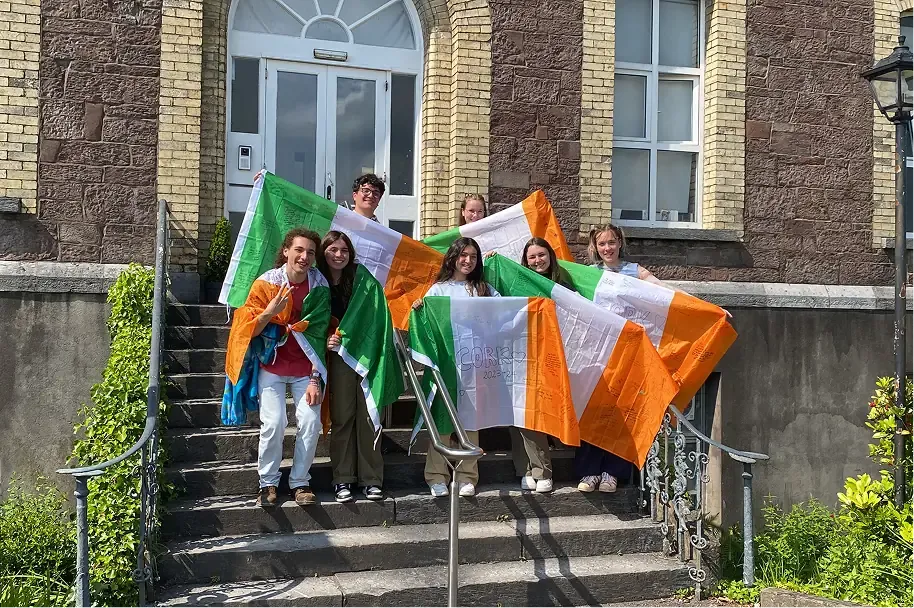 Gruppenbild Irland Flaggen