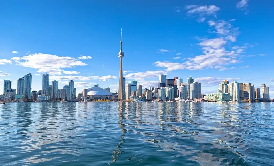 Vista sullo skyline di Toronto con la CN Tower dal Braemar College.