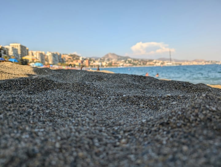 Strand La Malagueta in Málaga mit Blick auf das Mittelmeer