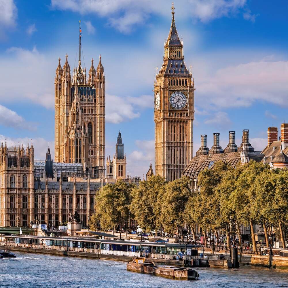 Palace of Westminster mit Big Ben an der Themse in London