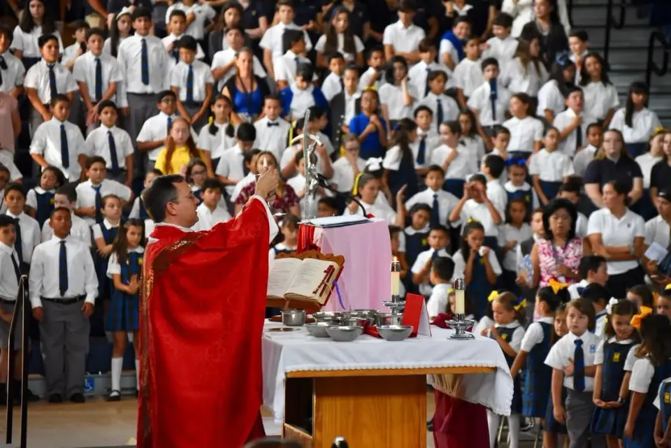 molte studentesse USA messa cristiana