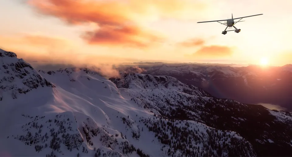 Un piccolo aereo vola sopra un paesaggio montano innevato al tramonto vicino alla St. Peter High School.