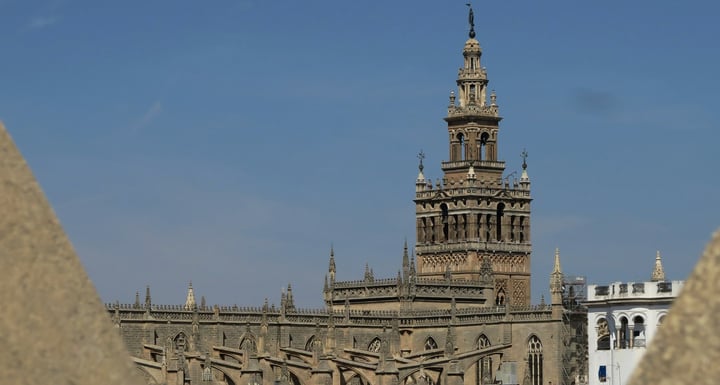 Die Kathedrale von Sevilla mit dem Giralda-Turm